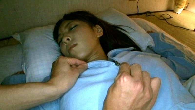 寝犯 寝てる女を触りまくり、舐めまくり、イカセまくり、シャぶらせまくり…