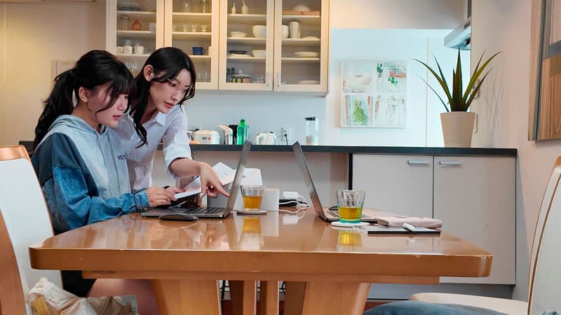 キレイなお姉さんに恋した私 勇気を出してレズビアンを伝えたら優しく受け入れてくれて…一緒にゴハンを作ってお風呂に入ってベッドで何度も身体を重ね合った初めてのレズ同棲 有加里ののか 森沢かな