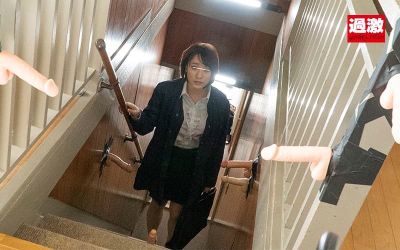 女教師のタイト尻に我慢できず媚薬を塗ったチ○ポで即ハメ！逃げても消えぬ催淫効果でディルドオナニーが止まらない