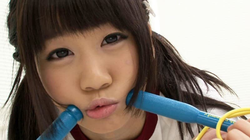 エスカレートするイメージビデオ！！ あどけない笑顔の新人アイドルたちが初めてのイメージビデオ撮影でいきなり着エロ撮影！？ されるがまま監督の餌食にされてしまった女の子たちは数年後AVデビューした…。