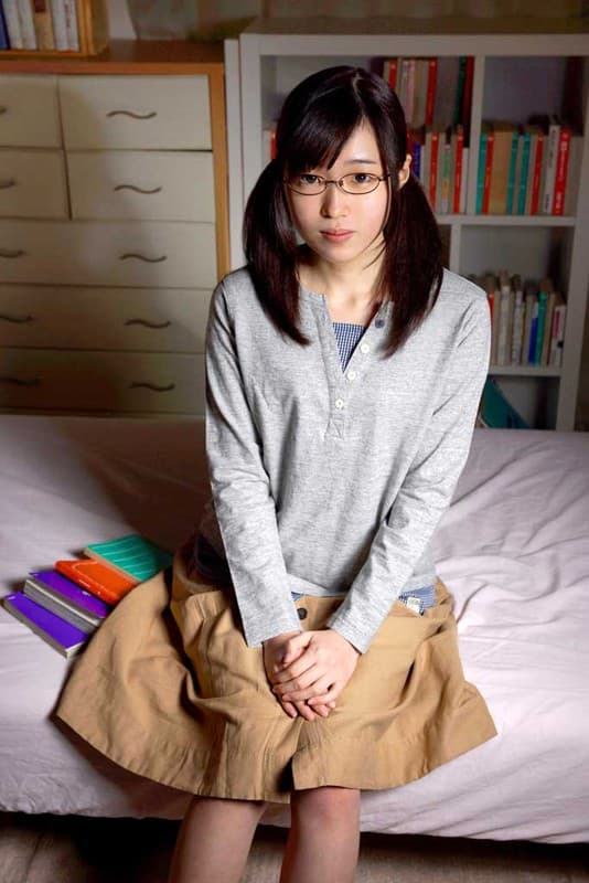 大人しい地味子に中出し 17 えみ