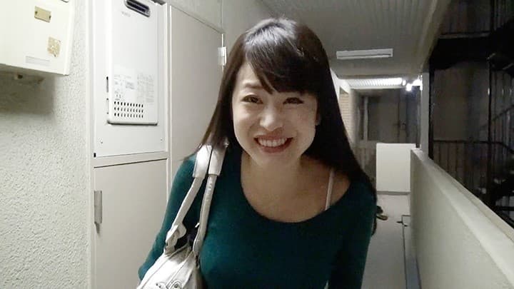 ババコス！（BBA）部下の嫁さん（大学生になる息子の母親）に真希●・マリ・イラストリ●ス ママ的コスプレさせてみた【中田氏】 小嶋えみり